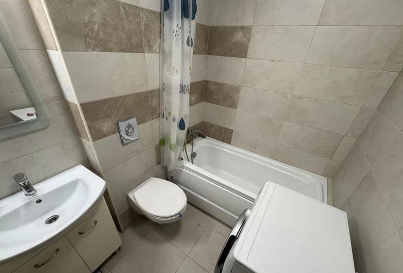 Apartament cu 3 camere semidecomandat în Pipera