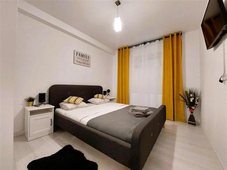 Apartament cu 3 camere decomandat, mobilat în Central