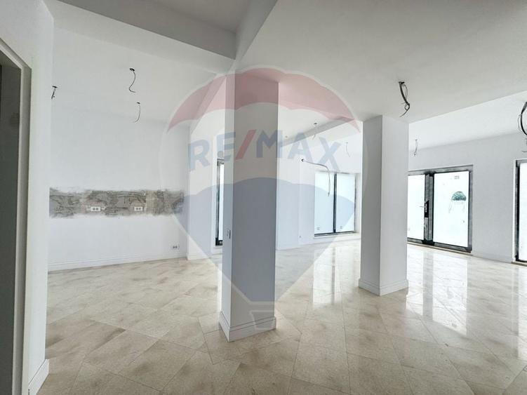 Casă individuală cu 4 camere cu Teren 446.92001342773 Mp în Tamași
