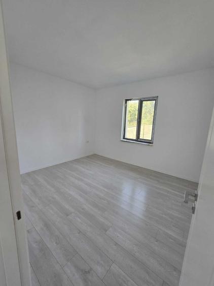 Casă cu 4 camere în Exterior Vest