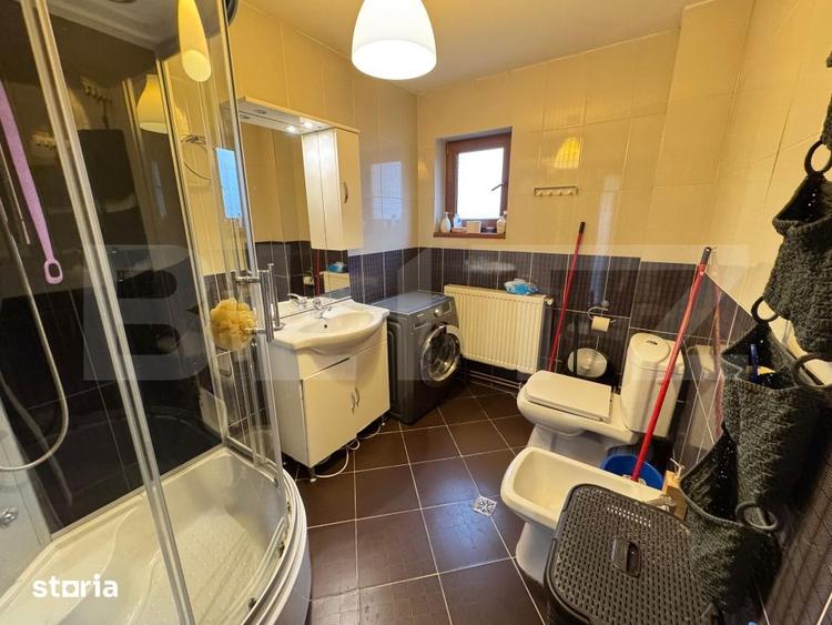 Apartament cu 3 camere semidecomandat, mobilat în 1 Mai