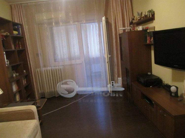 Garsonieră decomandată, mobilată în Nicolina
