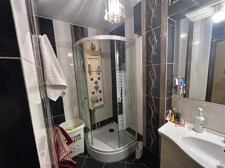 Apartament cu 4 camere decomandat în Brăilei