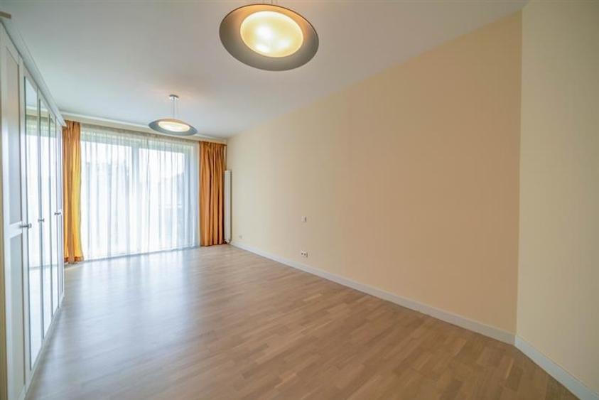 Apartament cu 4 camere semidecomandat în Aviatorilor