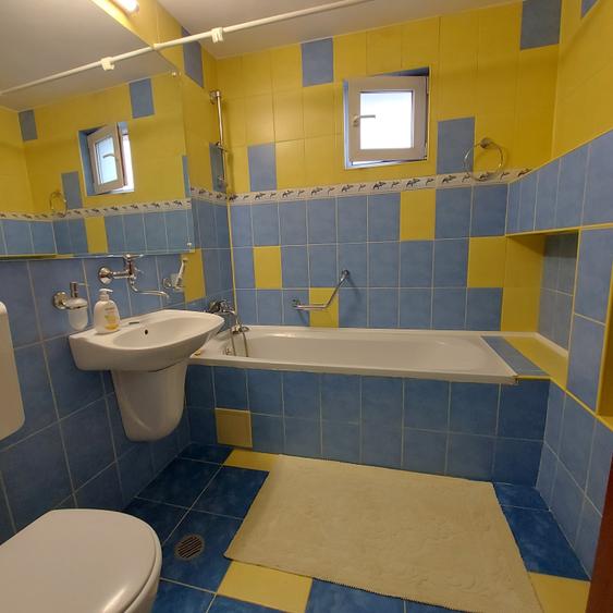 Apartament cu 3 camere semidecomandat în Dristor