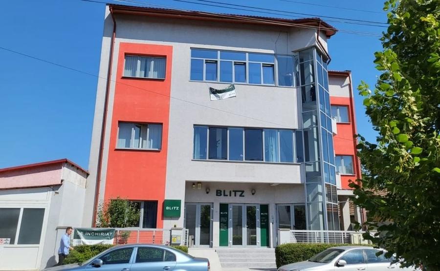 Birou, de 750 mp, în Buziașului