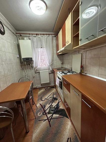 Apartament cu 3 camere semidecomandat în Dacia