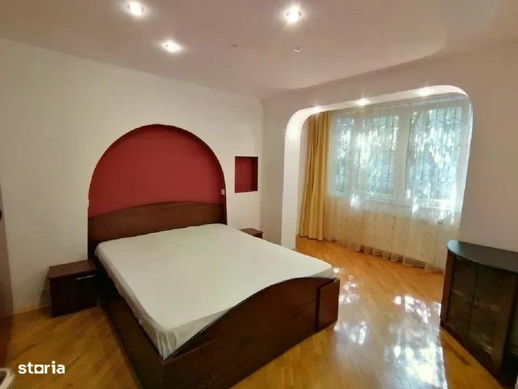 Apartament cu 3 camere decomandat, mobilat în Brâncoveanu