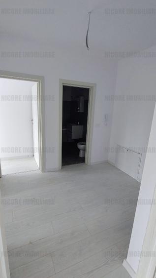Apartament cu 3 camere nedecomandat în Giroc