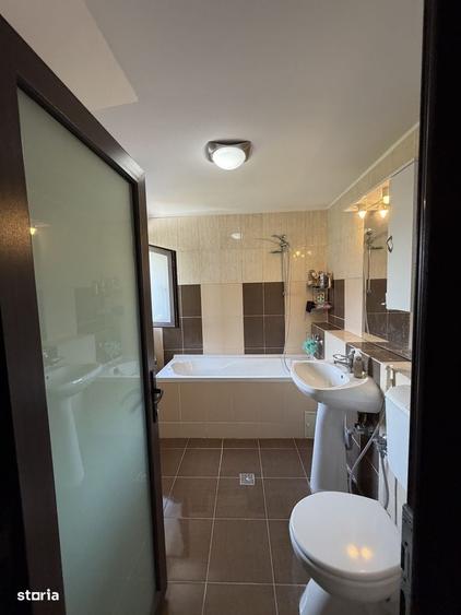 Casă cu 4 camere cu Teren 200 Mp în Central