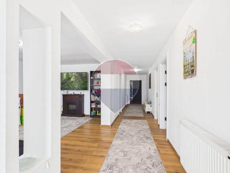 Casă individuală cu 8 camere cu Teren 2220 Mp în Dârza