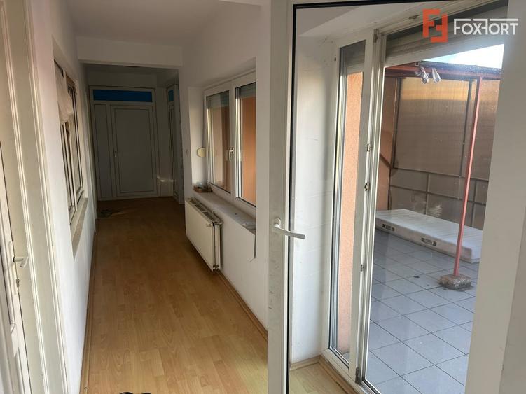 Casă individuală cu 8 camere cu Canalizare în Elisabetin