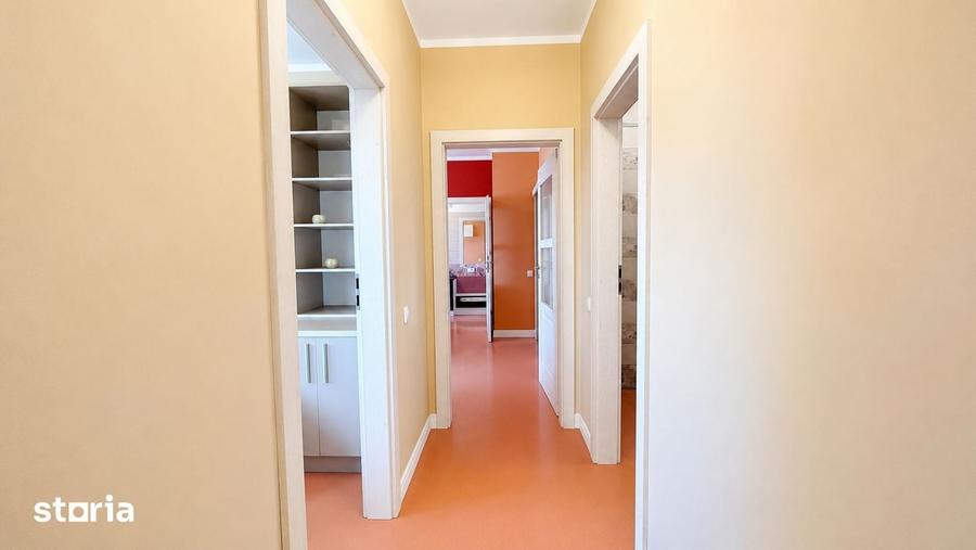 Apartament cu 3 camere în Intim