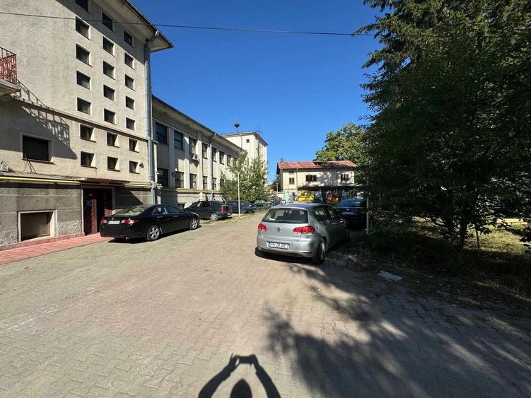 Spațiu comercial, de 3,167 mp, în Central