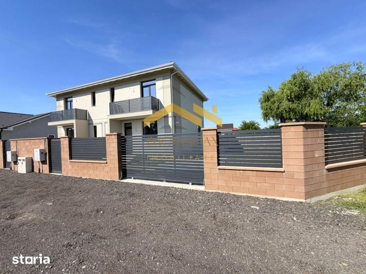 Casă cu 4 camere cu Teren 265 Mp în Sânmihaiu Român