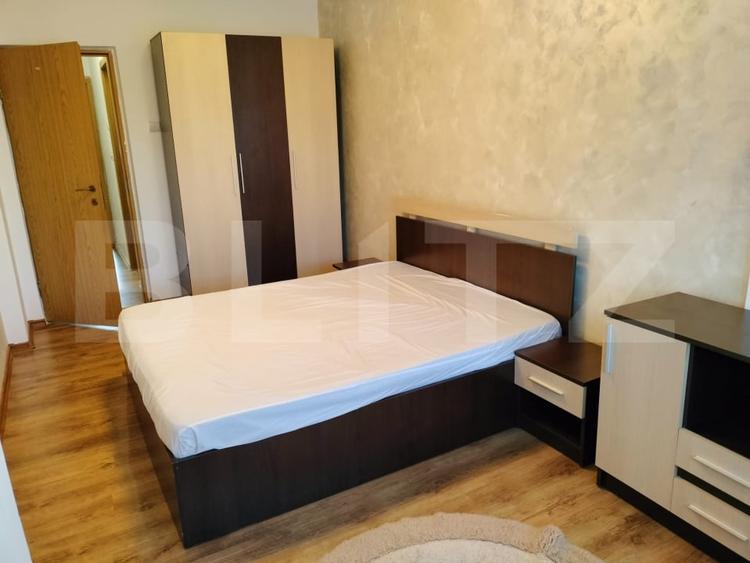 Apartament cu 3 camere decomandat, mobilat în Piața Centrală