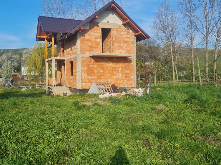 Casă cu 4 camere în Pătrăuți