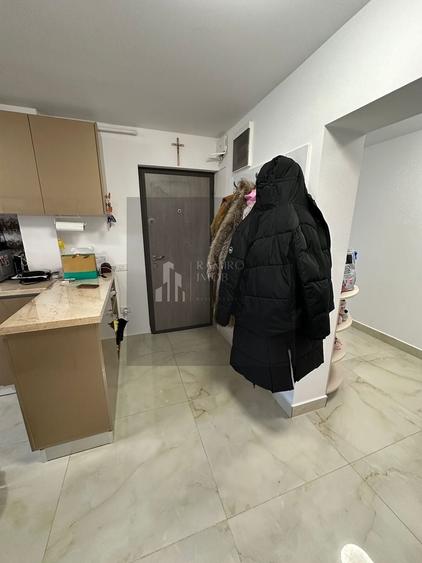 Apartament cu 4 camere decomandat, mobilat în Central
