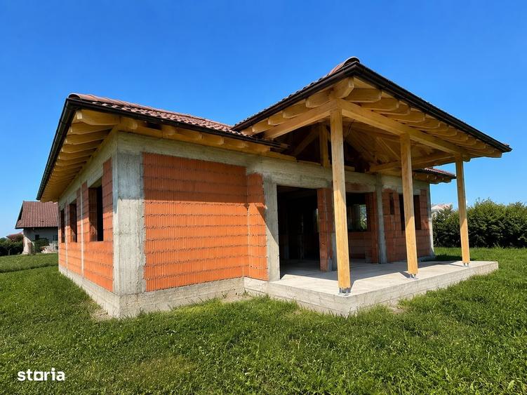 Casă cu 4 camere în Stupini