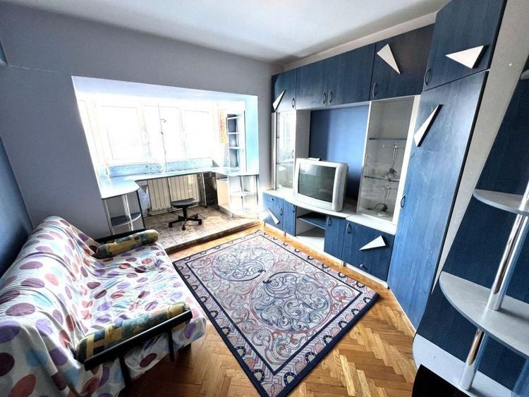 Apartament cu 4 camere decomandat, mobilat în Central