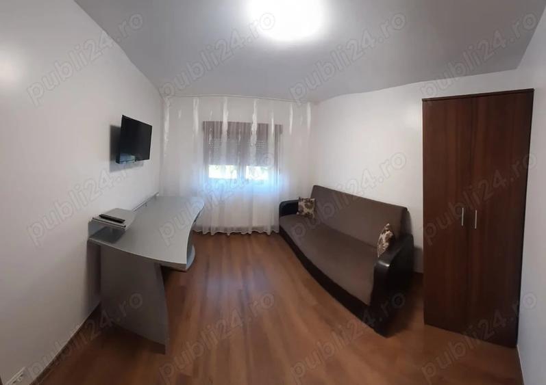 Apartament cu 3 camere decomandat în Micro IV