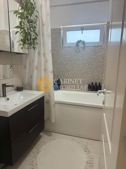 Apartament cu 3 camere semidecomandat, mobilat în Copou