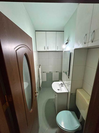 Apartament cu 4 camere decomandat în Teiu