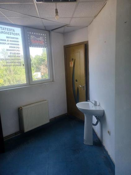 Apartament cu 5 camere decomandat în Titan