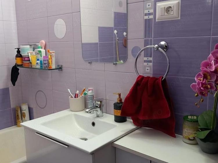 Apartament 3 camere, decomandat, - - 10