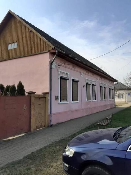 Casă cu 5 camere cu Teren 1000 Mp în Central