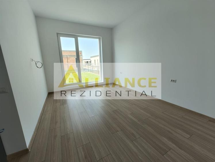 Casă individuală cu 3 camere decomandat cu Canalizare în Berceni
