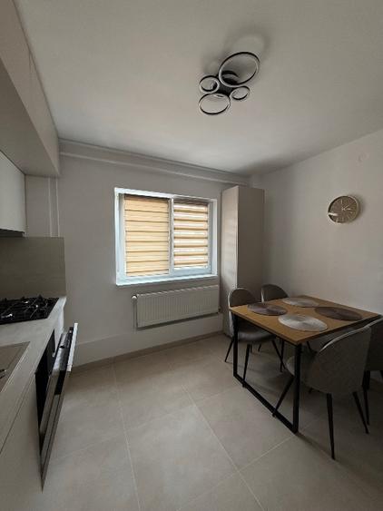 Apartament cu 2 camere semidecomandat, mobilat în Răcădău