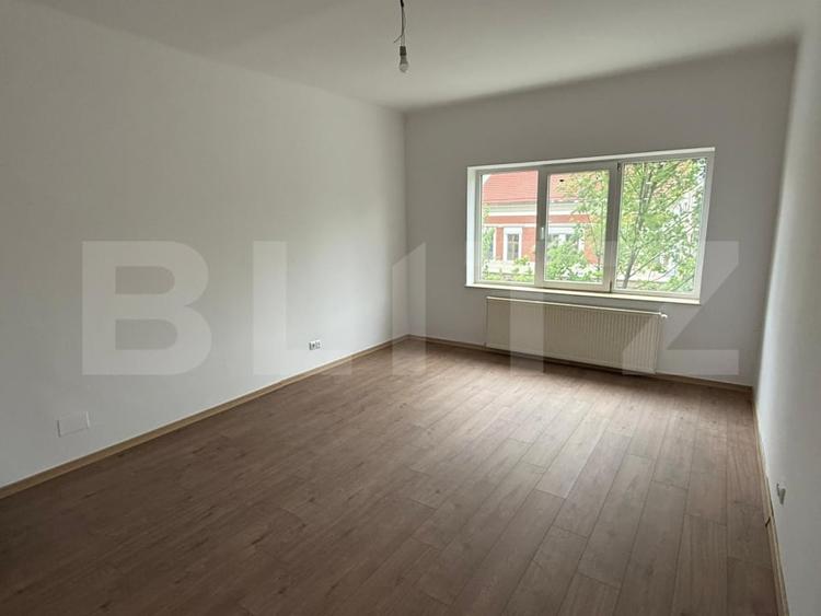 Spatiu central, 3 incaperi, 65 mp, prima închiriere  – 21 Decembrie - 2