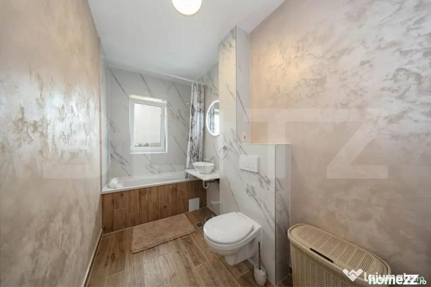 Apartament cu 3 camere decomandat în Tractorul