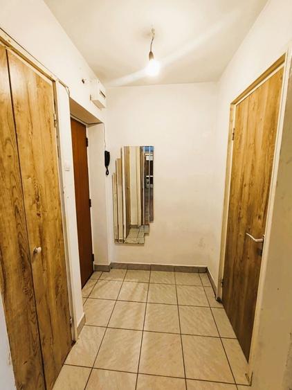 Apartament cu 3 camere semidecomandat în Mihai Bravu