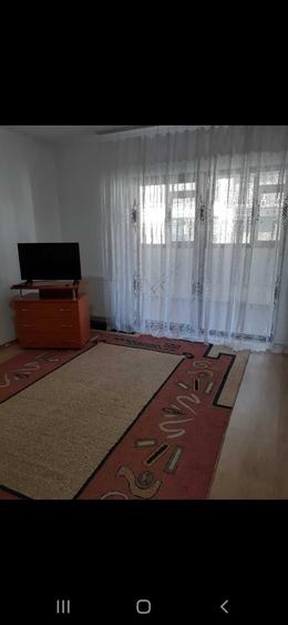 Garsonieră decomandată în Apărătorii Patriei