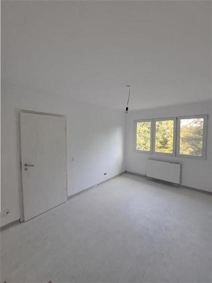 Apartament cu 2 camere semidecomandat în Tipografilor