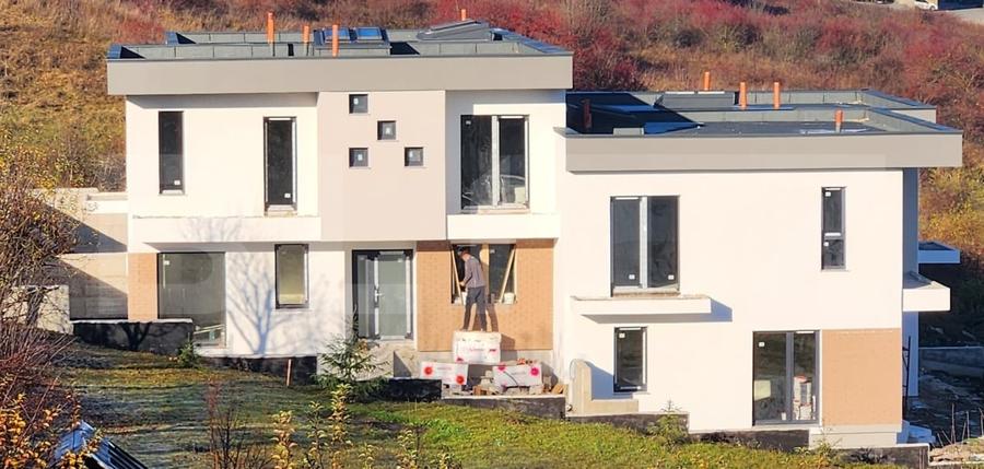 Duplex cu 4 camere cu Canalizare în Florești