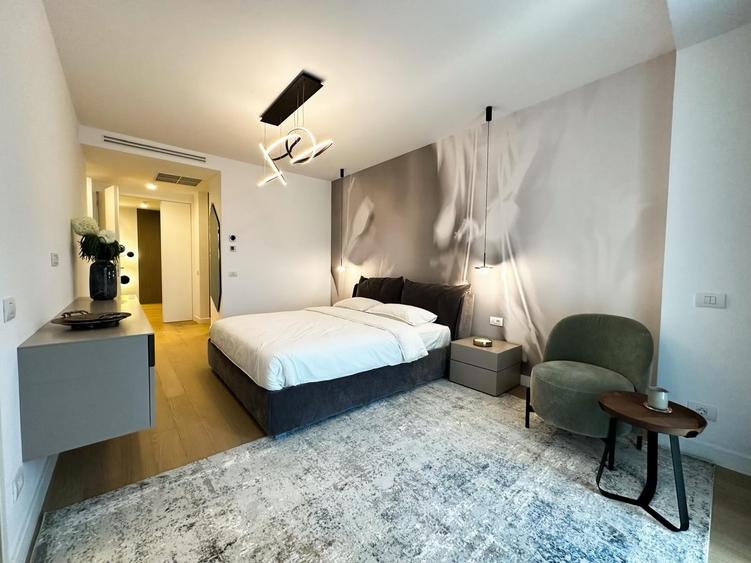 Apartament cu 4 camere semidecomandat în Arcul de Triumf