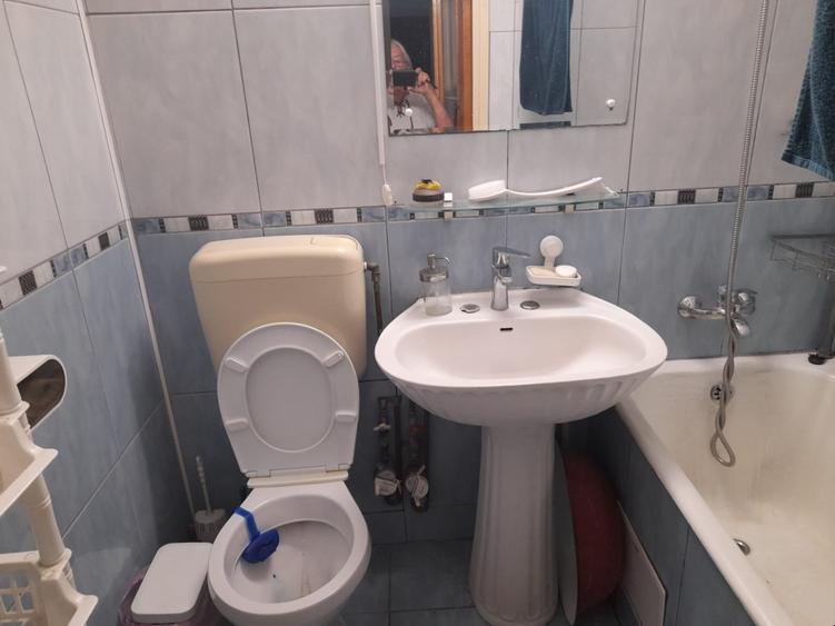 Apartament cu 3 camere semidecomandat în Drumul Taberei