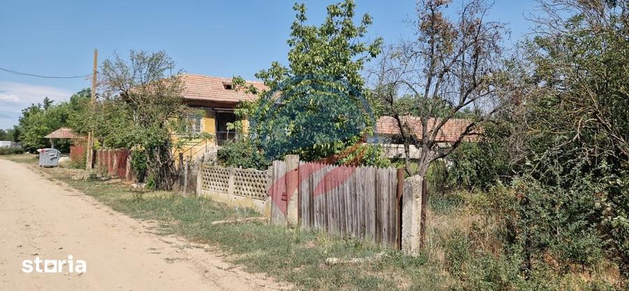 Casă cu 5 camere cu Teren 2200 Mp în Calopăr