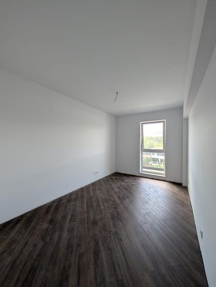 Apartament cu 3 camere semidecomandat în Florești