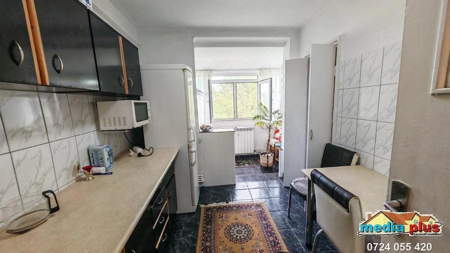 Apartament cu 3 camere decomandat în Central