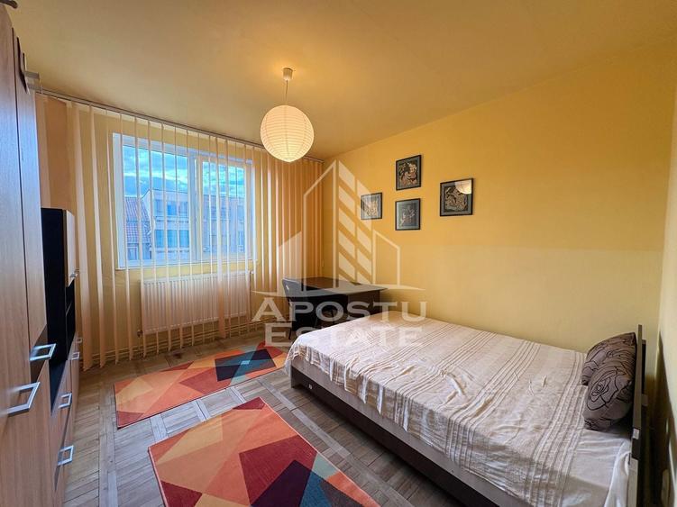 Apartament cu 4 camere decomandat, mobilat în Elisabetin