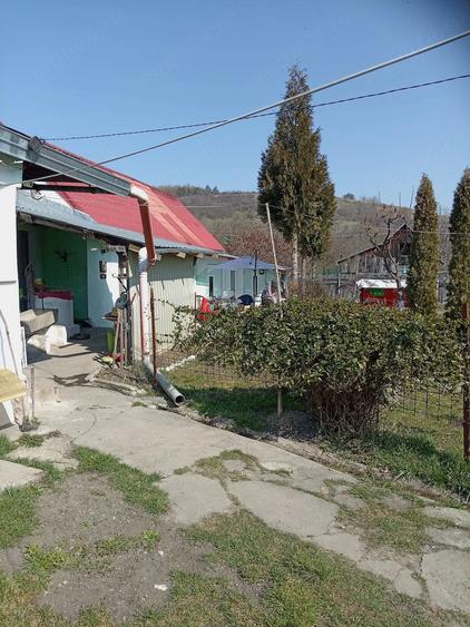 Casă cu 2 camere cu Teren 1200 Mp în Central