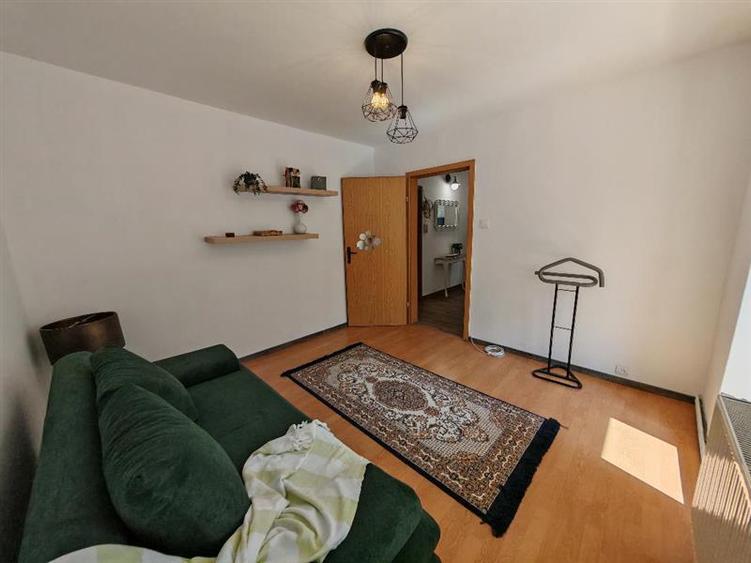 Apartament cu 3 camere semidecomandat, mobilat în Astra