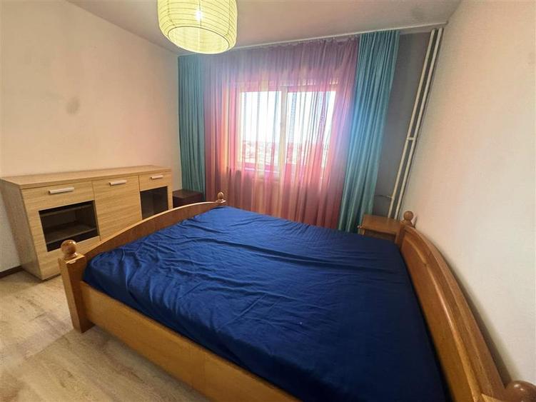 Apartament cu 3 camere decomandat, mobilat în Republicii