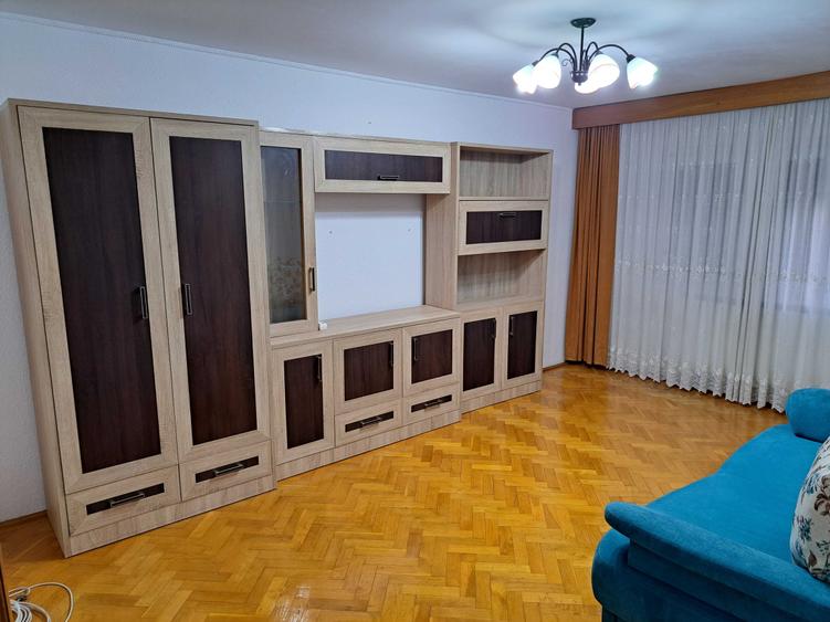 Apartament cu 2 camere decomandat în Sărari
