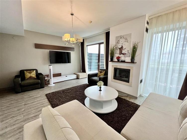 Apartament cu 3 camere decomandat, mobilat în Poiana Brașov