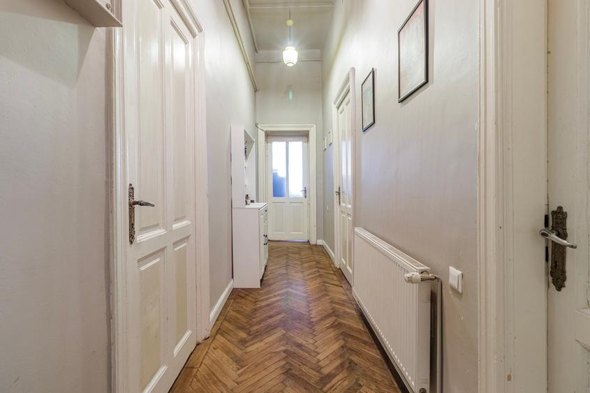 Apartament cu 3 camere decomandat în Calea Victoriei